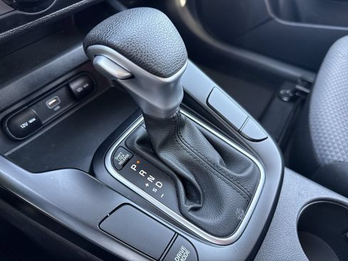 Used 2025 Kia Soul LX w/ LX Technology Package FWD image 21