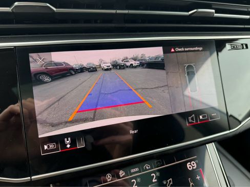 Used 2022 Audi Q8 Premium Plus image 24