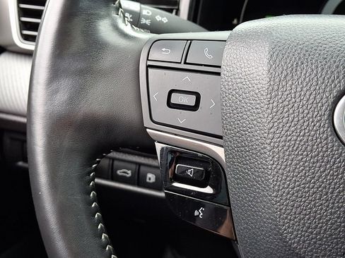 Used 2025 Toyota Camry SE w/ Convenience Package FWD image 23