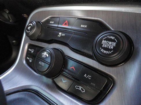 Used 2016 Dodge Challenger SXT image 19