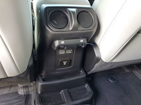Used 2022 Jeep Wrangler Unlimited Sahara AWD/4WD image 15