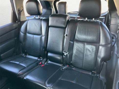 Used 2018 Nissan Pathfinder SL image 9