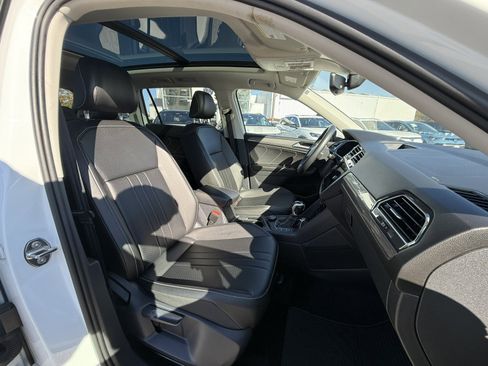 Certified 2022 Volkswagen Tiguan SE image 24