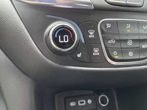 Used 2023 Chevrolet Equinox LT image 29