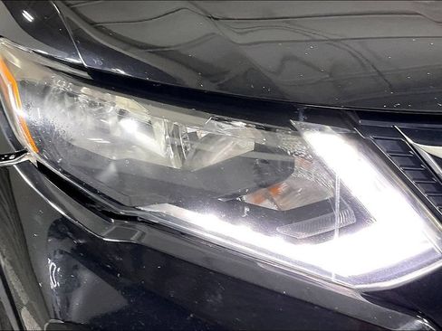 Used 2018 Nissan Rogue S FWD image 35