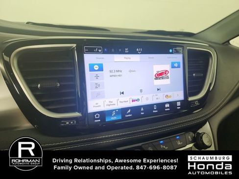 Used 2025 Chrysler Pacifica Limited FWD image 6