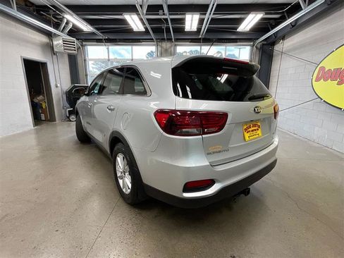 Used 2019 Kia Sorento L FWD image 3