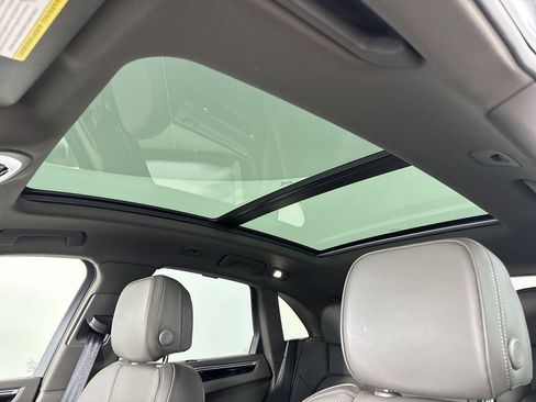 Certified 2024 Porsche Macan AWD/4WD image 42