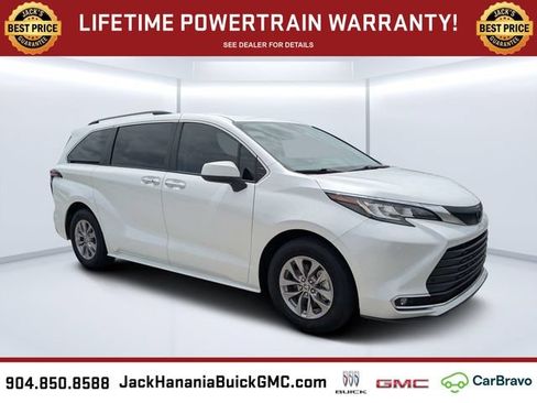 Used 2022 Toyota Sienna XLE FWD image 1