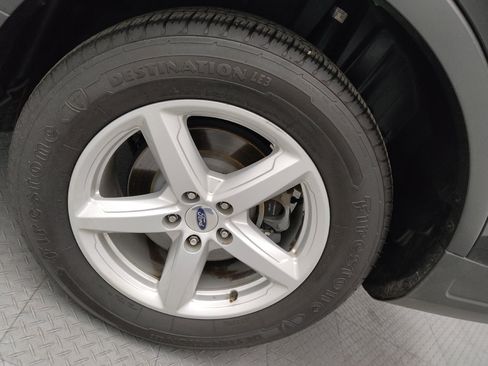 Used 2018 Ford Explorer XLT w/ Equipment Group 201A FWD image 31