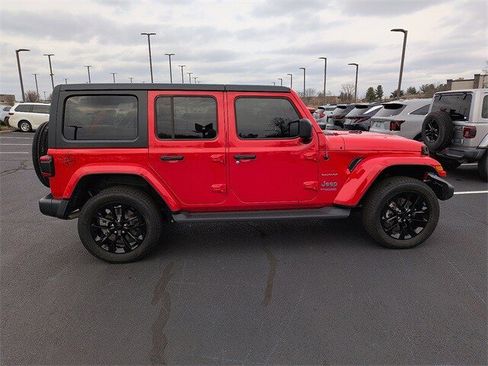 Used 2022 Jeep Wrangler Unlimited Sahara image 7