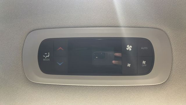 Used 2024 Chrysler Pacifica Touring-L FWD image 28