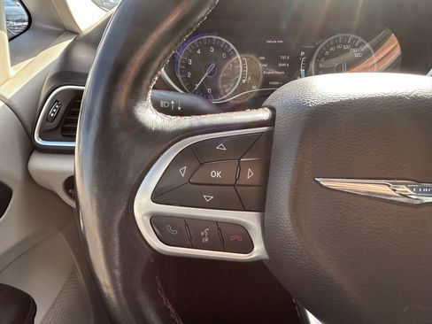 Used 2017 Chrysler Pacifica Touring-L Plus w/ Uconnect Theatre Group image 15