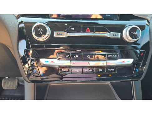 Used 2024 Ford Explorer Limited w/ Limited Technology Package RWD image 34
