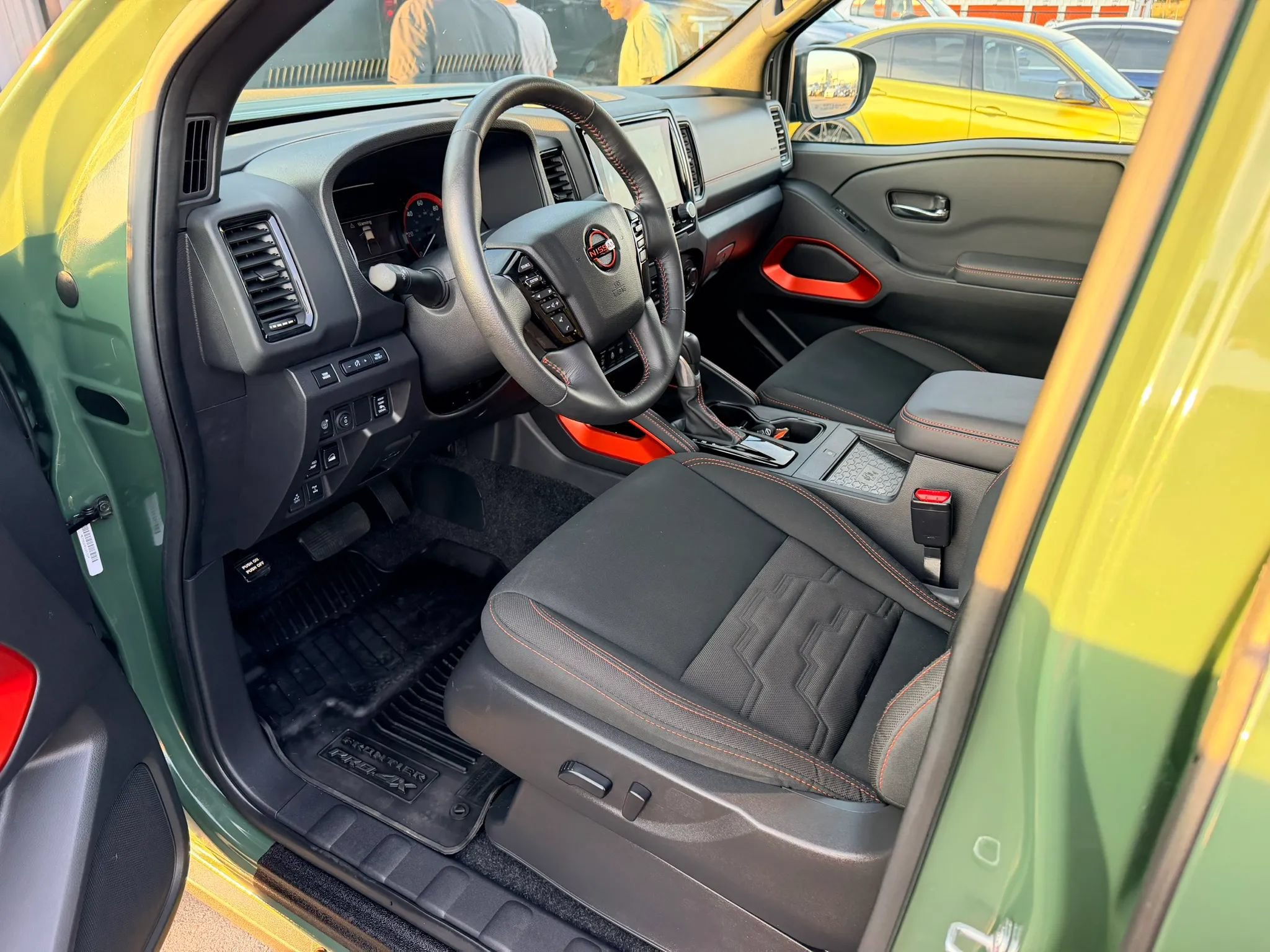 Used 2024 Nissan Frontier PRO-4X w/ Pro Convenience Package AWD/4WD image 10