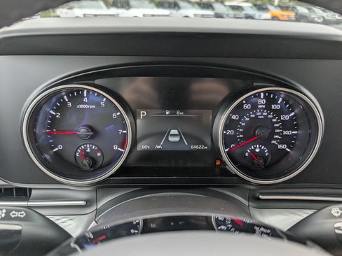 Used 2024 Kia Carnival LX FWD image 18