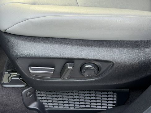 Used 2025 Toyota Sienna XLE FWD image 15