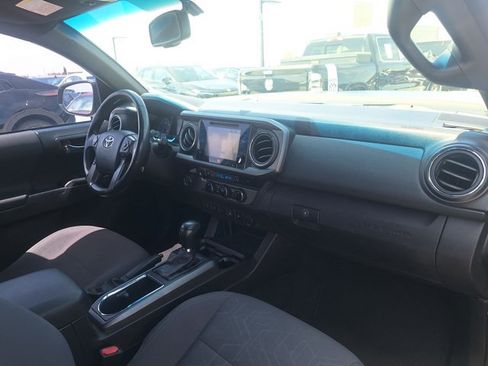 Used 2017 Toyota Tacoma TRD Off-Road RWD image 18