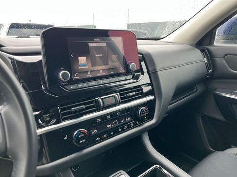 Used 2025 Nissan Pathfinder SV FWD image 20