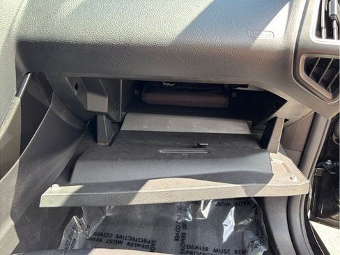 Used 2015 Ford Focus Titanium FWD image 38