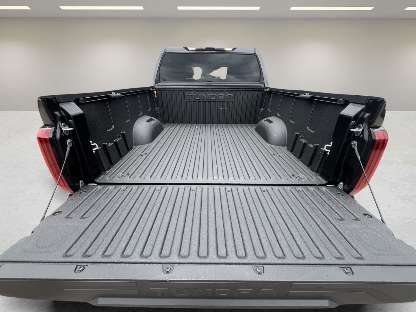Used 2025 Toyota Tundra SR w/ SR Tow Package AWD/4WD image 27
