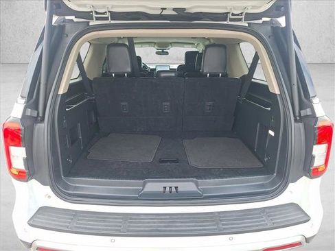 Used 2024 Ford Expedition Max XLT image 6