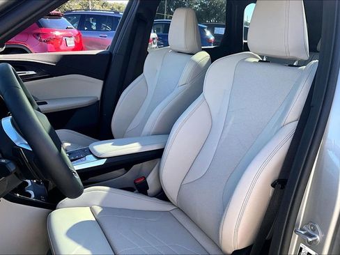 New 2025 BMW X1 xDrive28i w/ Premium Package image 8