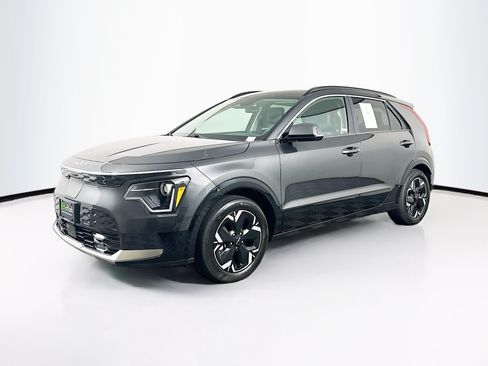 Used 2023 Kia Niro Wind w/ Wind Preserve Package FWD image 3