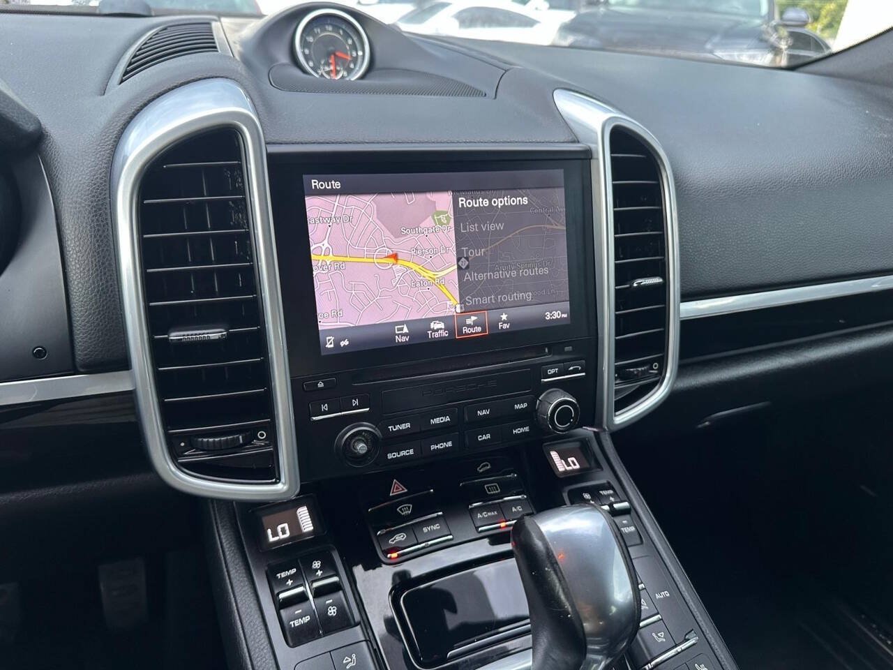 Used 2017 Porsche Cayenne Platinum Edition AWD/4WD image 18