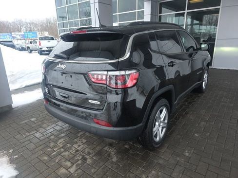 Used 2023 Jeep Compass Latitude image 4