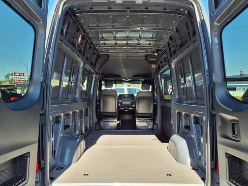 Used 2024 Mercedes-Benz Sprinter 2500 image 15