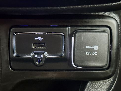 Used 2020 Jeep Renegade Latitude image 25