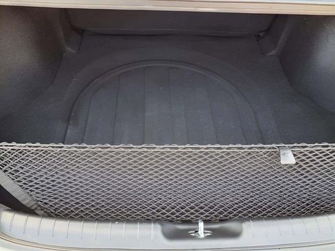 Certified 2025 Hyundai Elantra SE image 9