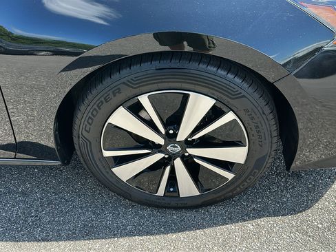 Used 2022 Nissan Altima 2.5 SV FWD image 9