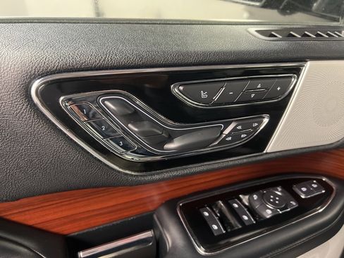 Used 2021 Lincoln Navigator L Reserve image 32