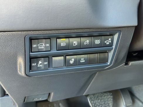 Used 2025 Toyota Sequoia Platinum AWD/4WD image 15
