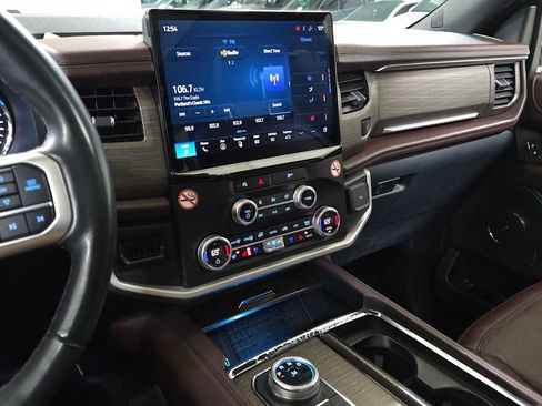 Used 2024 Ford Expedition Limited image 29