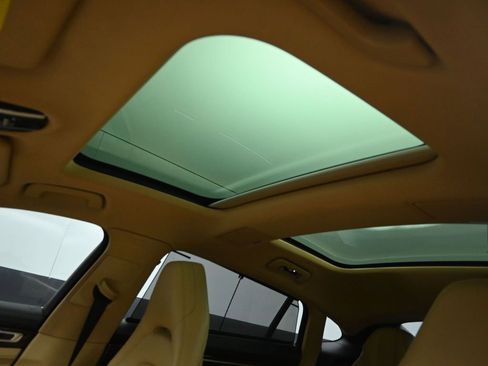 Used 2018 Porsche Panamera 4S Executive image 11