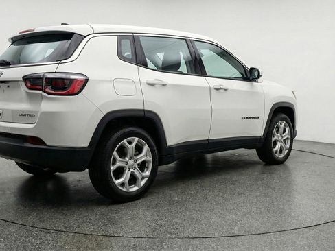 Used 2025 Jeep Compass Latitude image 9