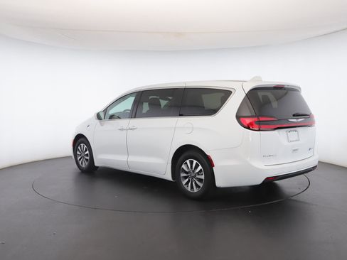 Used 2022 Chrysler Pacifica Touring-L image 22