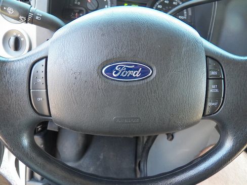 Used 2011 Ford E-350 and Econoline 350 Super Duty w/ Shuttle Bus Prep Pkg RWD image 10