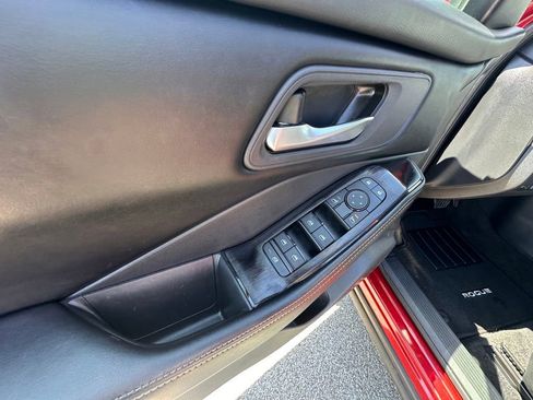 Certified 2025 Nissan Rogue SV image 14