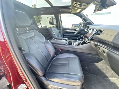 Used 2024 Jeep Wagoneer 4WD w/ Premium Group I image 29