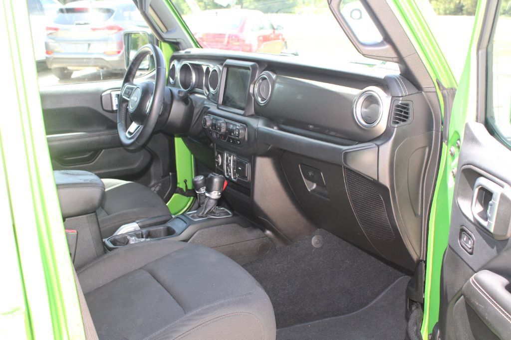 Used 2018 Jeep Wrangler Unlimited Sahara AWD/4WD image 15
