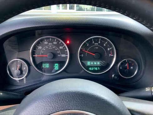 Used 2014 Jeep Wrangler Unlimited Sahara w/ Mopar Chrome Edition Group image 24