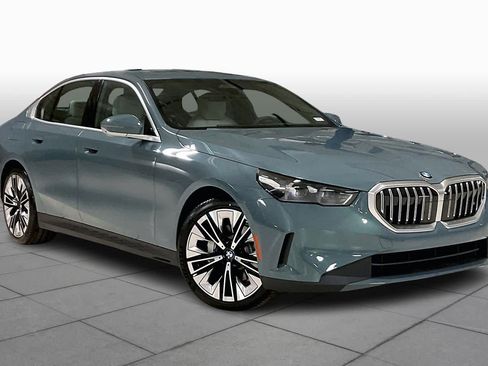 Used 2026 BMW 530i w/ Premium Package RWD image 2