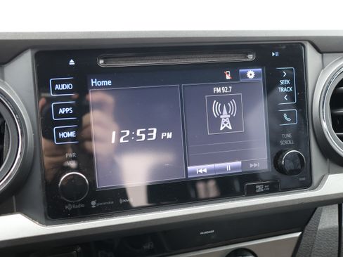 Used 2017 Toyota Tacoma TRD Sport image 21