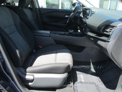 Used 2025 Nissan Rogue SV AWD/4WD image 14
