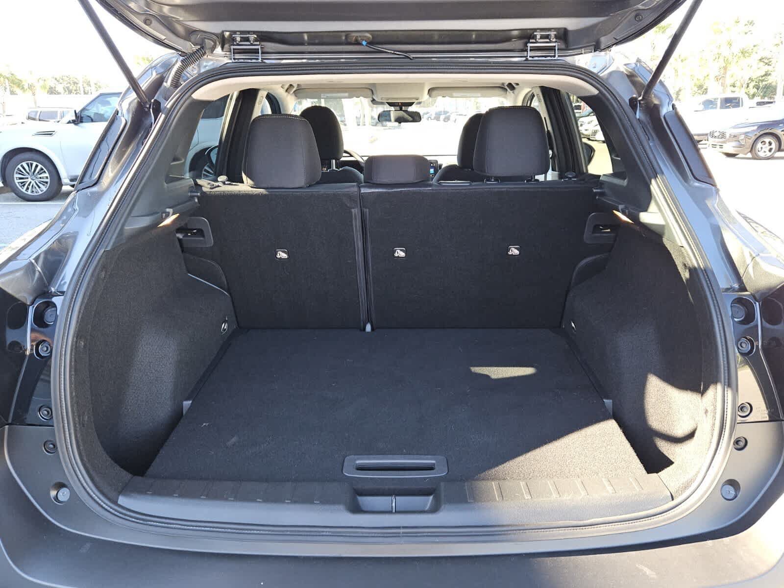 Used 2026 Nissan Kicks SV FWD image 6