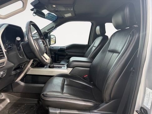 Used 2019 Ford F150 Lariat w/ Equipment Group 502A Luxury AWD/4WD image 4